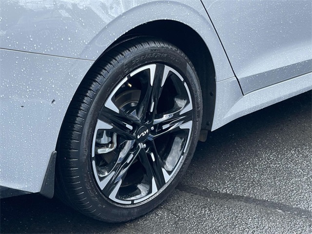 Vehicle image 8 of 25