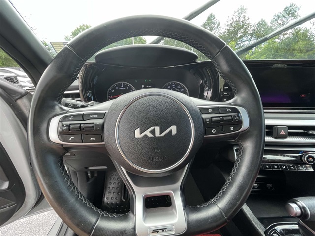 Vehicle image 16 of 25