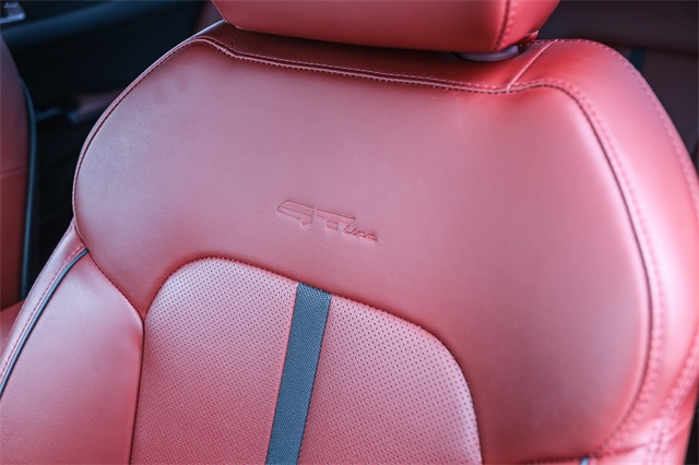 Vehicle image 25 of 27