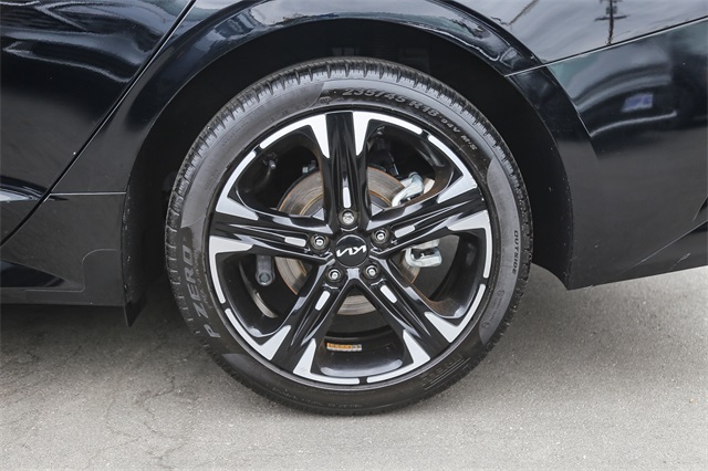 Vehicle image 11 of 27