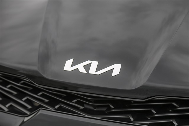Vehicle image 8 of 27