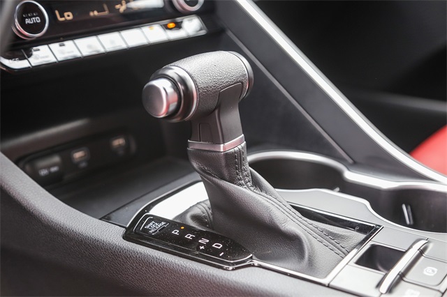 Vehicle image 22 of 27