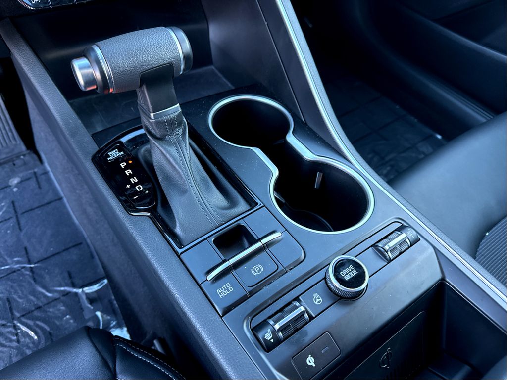 Vehicle image 14 of 26