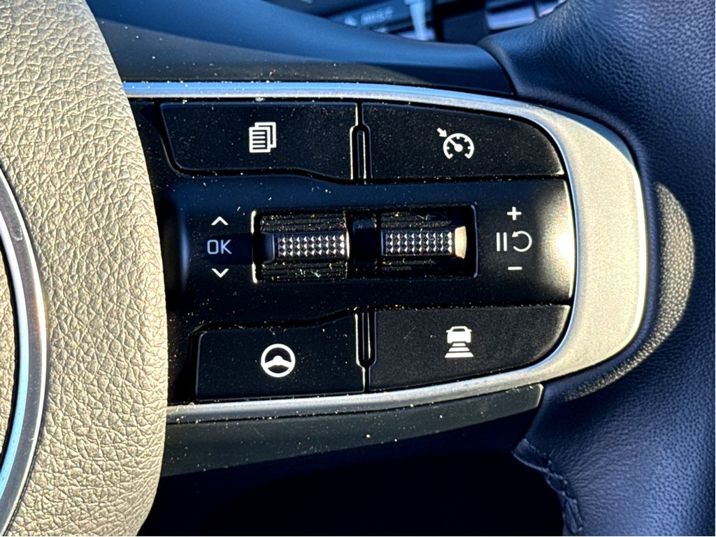 Vehicle image 11 of 26