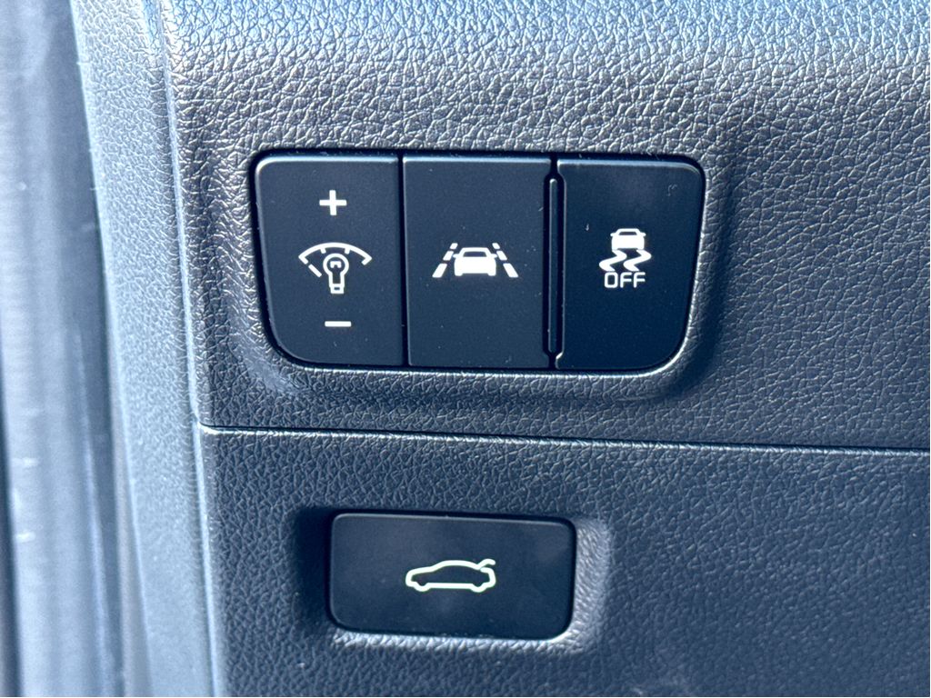 Vehicle image 21 of 26