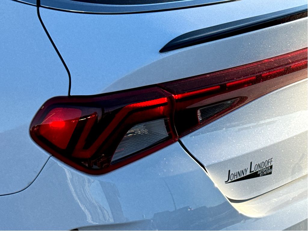 Vehicle image 22 of 26