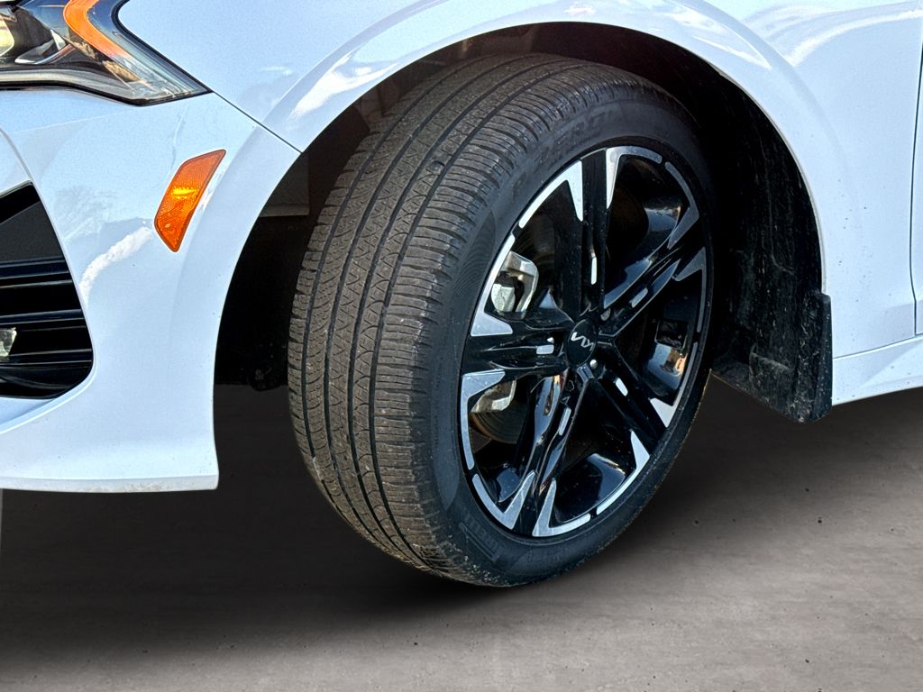 Vehicle image 24 of 26
