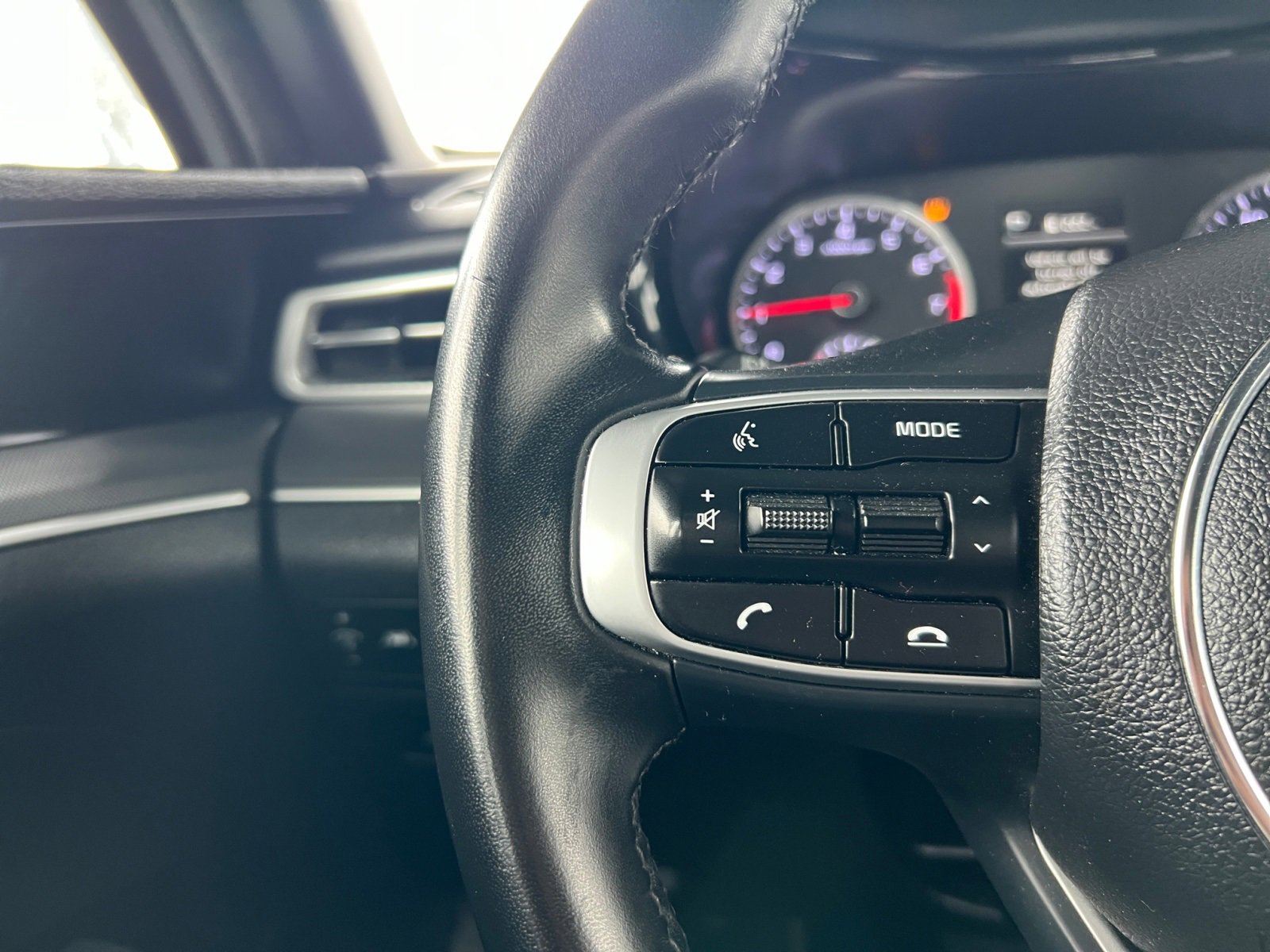 Vehicle image 16 of 22