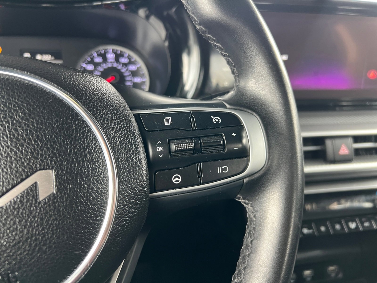 Vehicle image 15 of 22