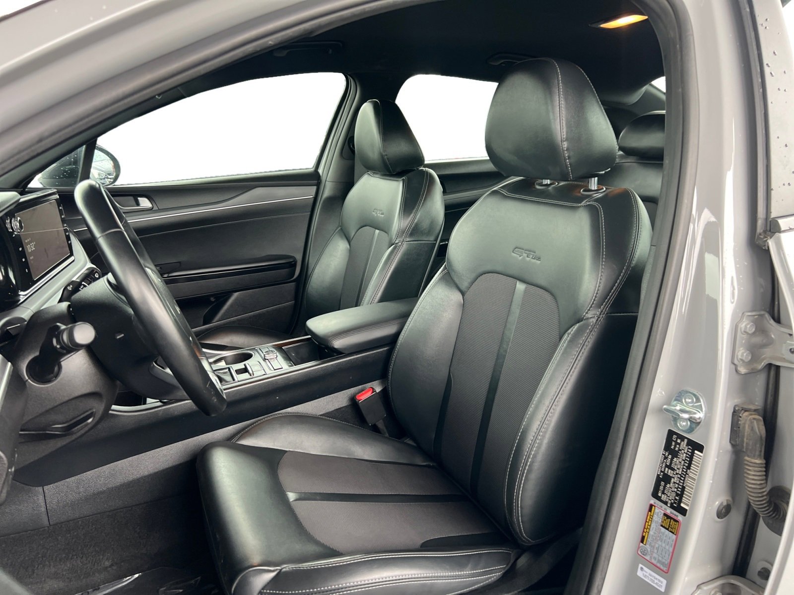 Vehicle image 10 of 22