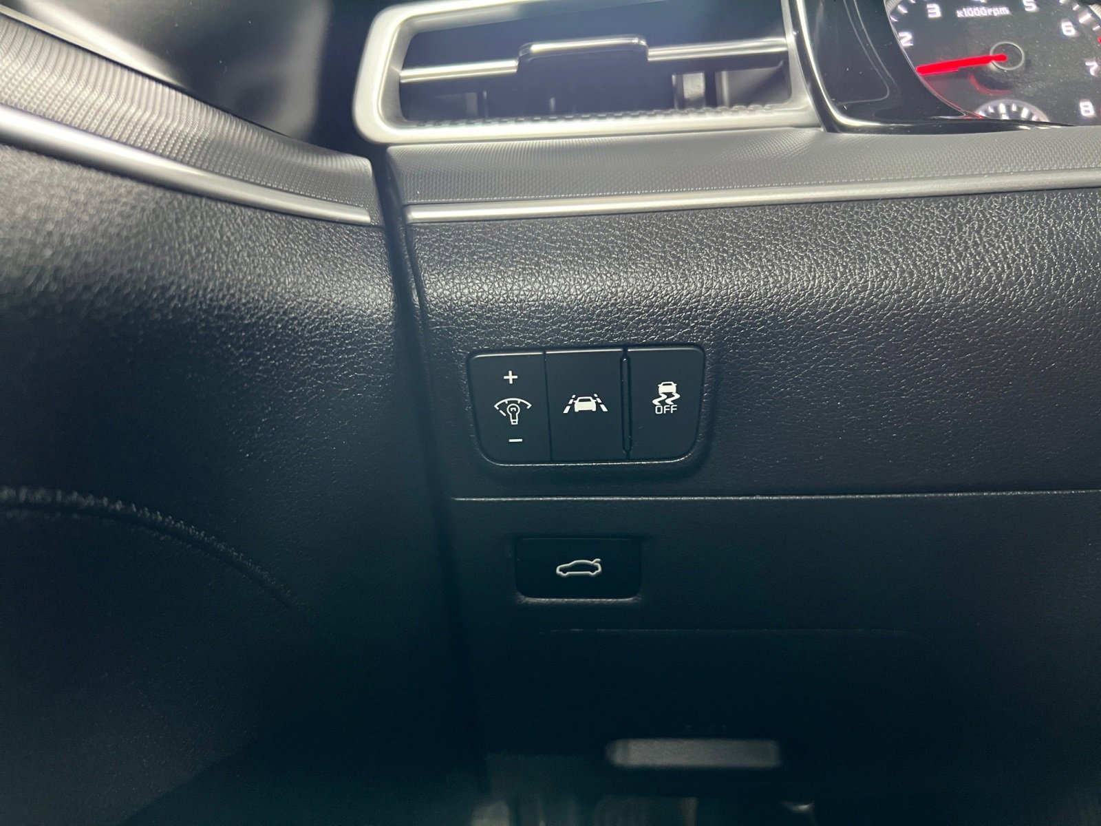 Vehicle image 17 of 22