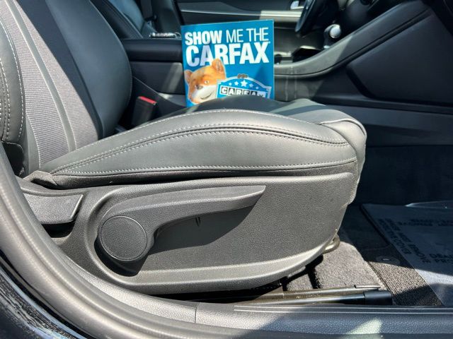 Vehicle image 41 of 44