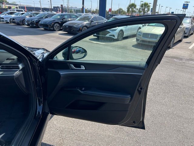 Vehicle image 39 of 44