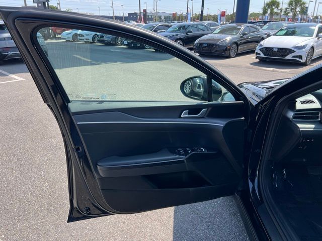 Vehicle image 19 of 44