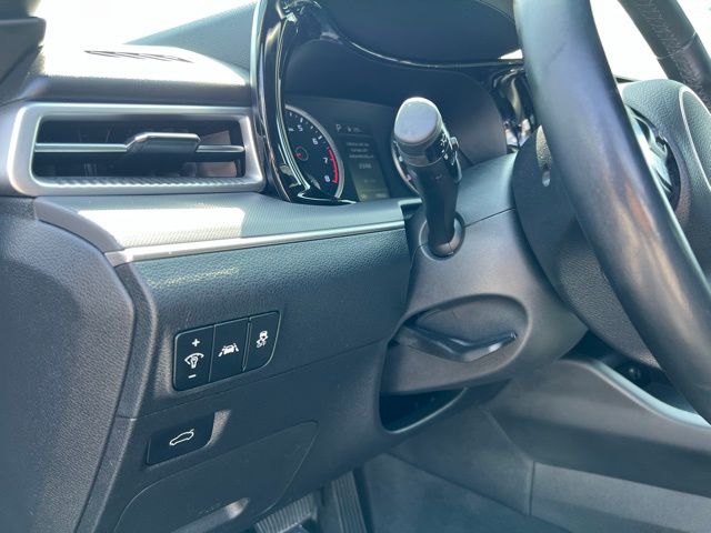 Vehicle image 22 of 44