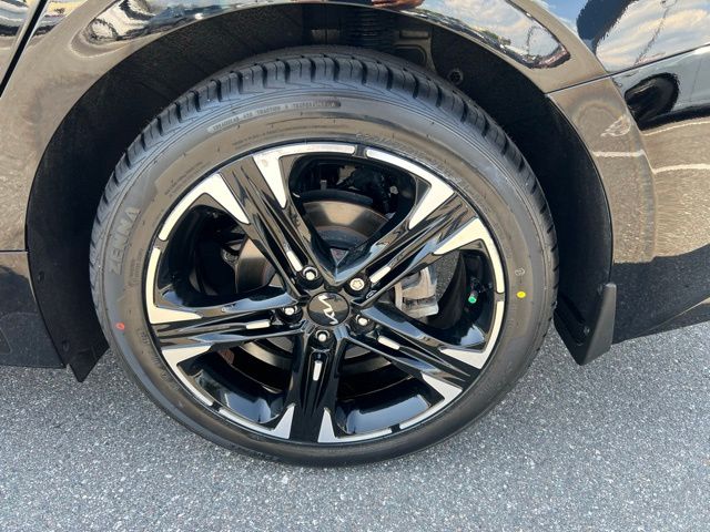 Vehicle image 12 of 44