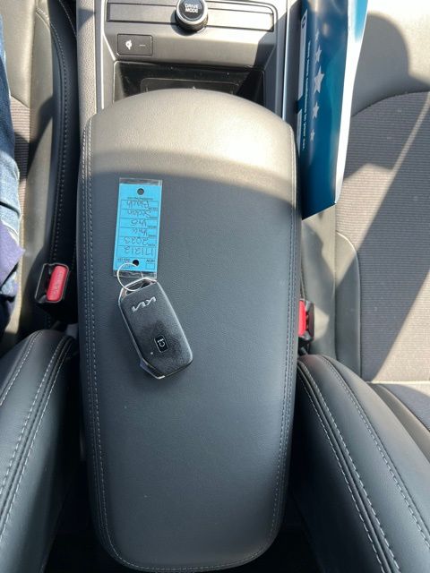 Vehicle image 29 of 44