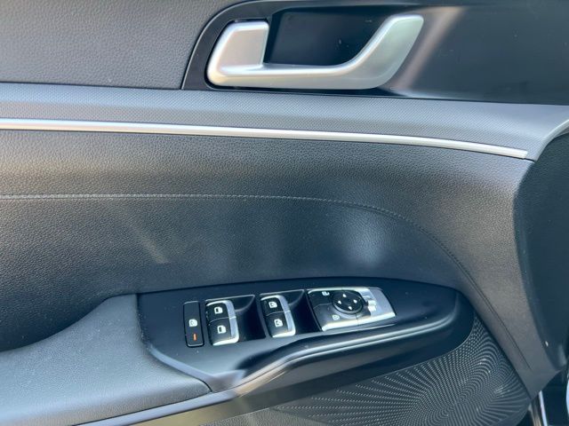 Vehicle image 20 of 44