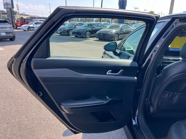 Vehicle image 31 of 44