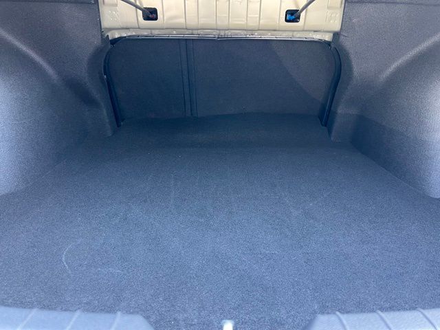Vehicle image 17 of 44