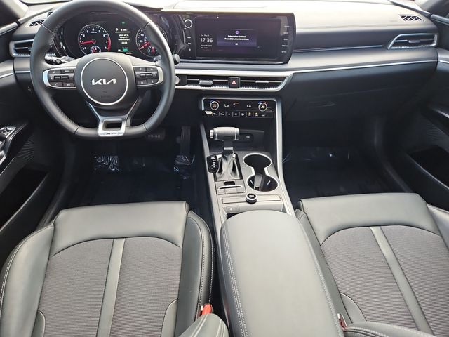 Vehicle image 13 of 34
