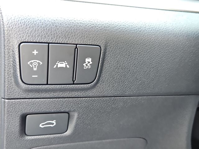 Vehicle image 32 of 34