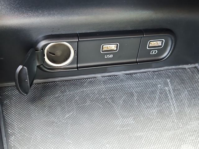 Vehicle image 33 of 34