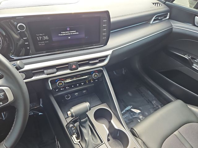 Vehicle image 15 of 34
