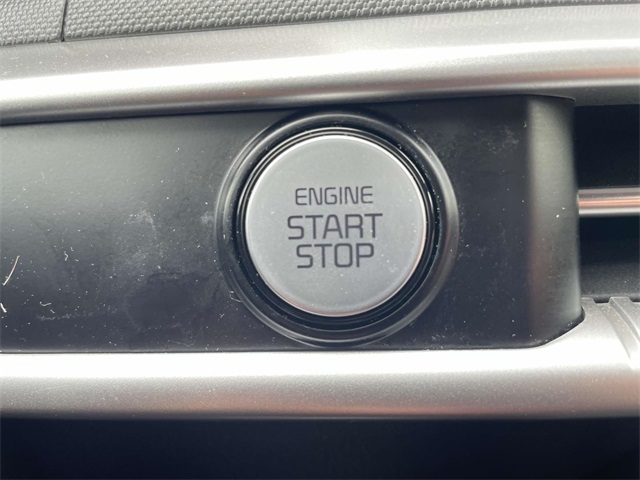 Vehicle image 25 of 31
