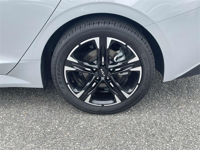 Vehicle image 8 of 31
