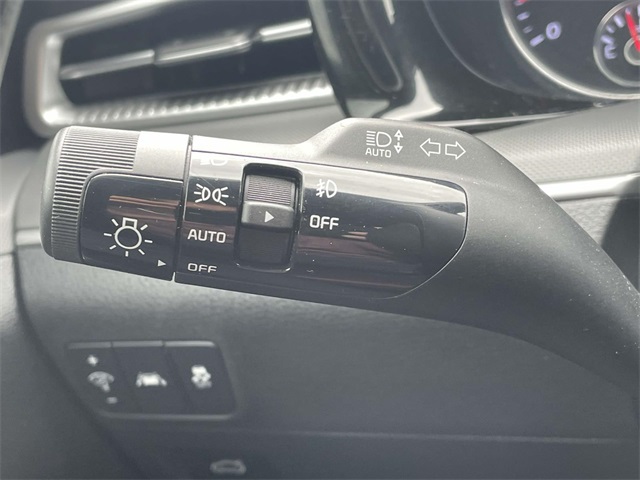 Vehicle image 21 of 31