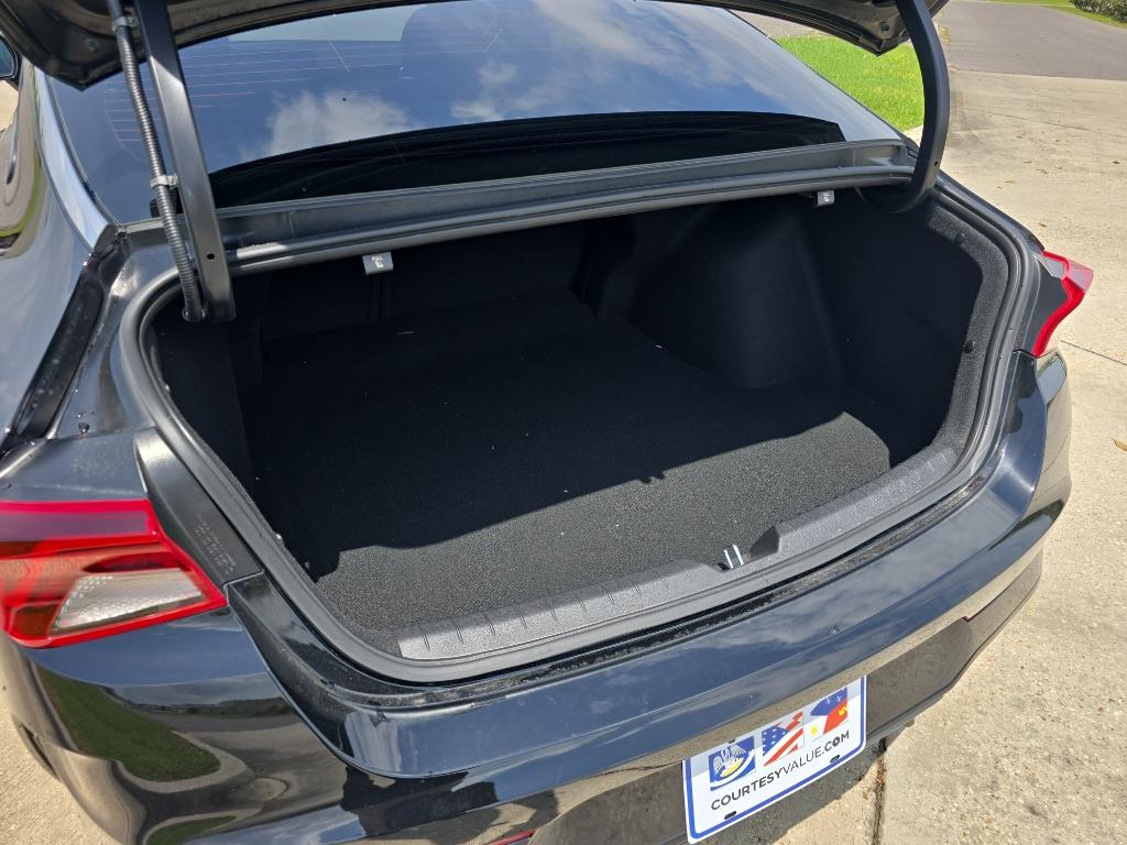 Vehicle image 17 of 19
