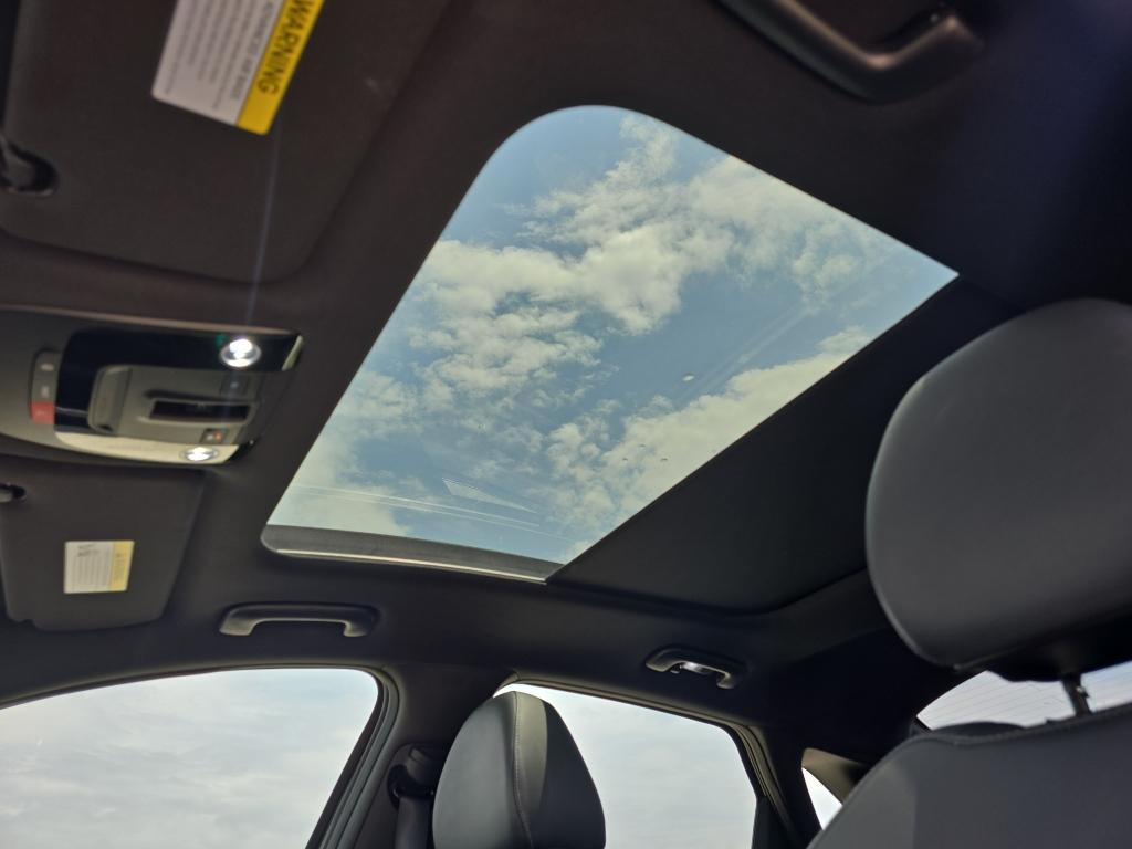 Vehicle image 15 of 19