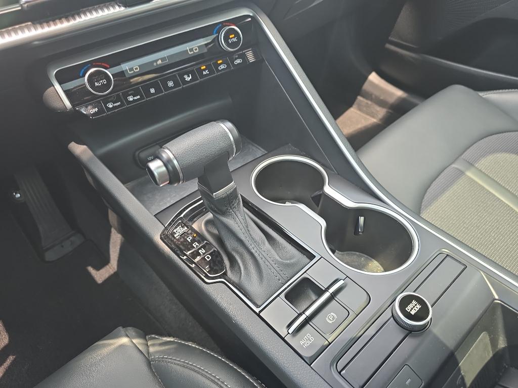 Vehicle image 12 of 19