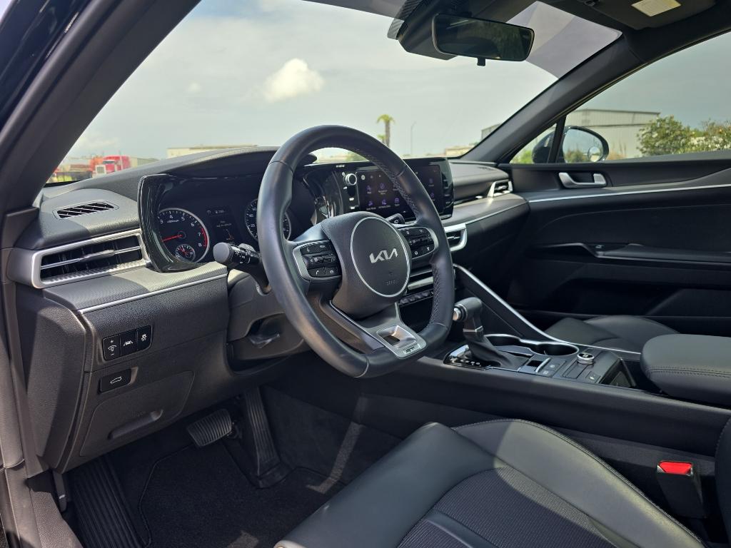 Vehicle image 9 of 19