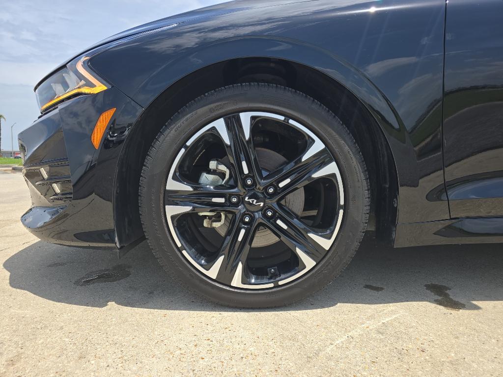 Vehicle image 18 of 19