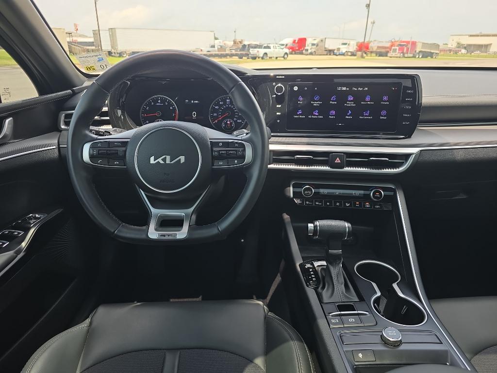 Vehicle image 10 of 19