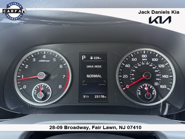 Vehicle image 13 of 18
