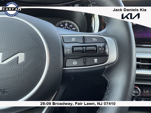 Vehicle image 15 of 18