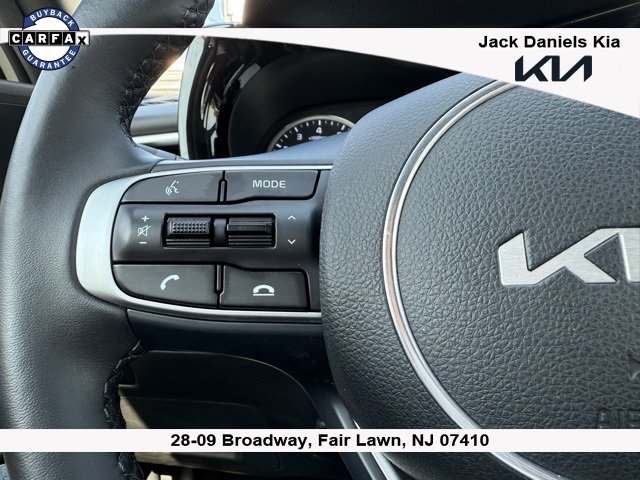 Vehicle image 14 of 18