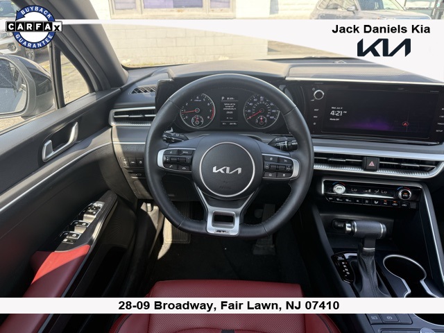 Vehicle image 8 of 18