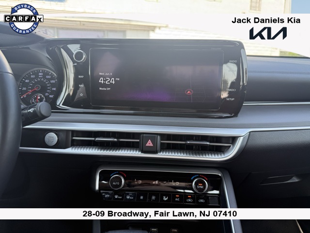 Vehicle image 11 of 18