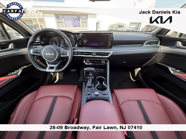 Vehicle image 9 of 18