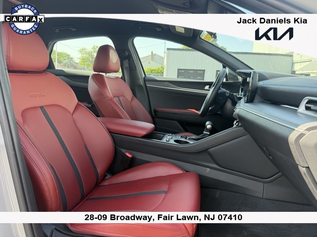 Vehicle image 16 of 18