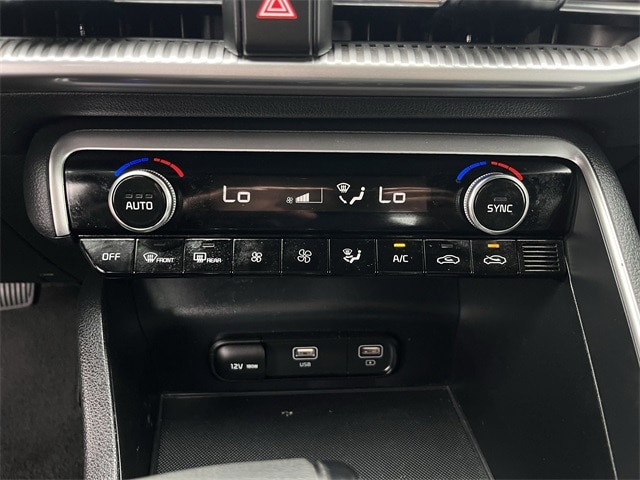 Vehicle image 20 of 34