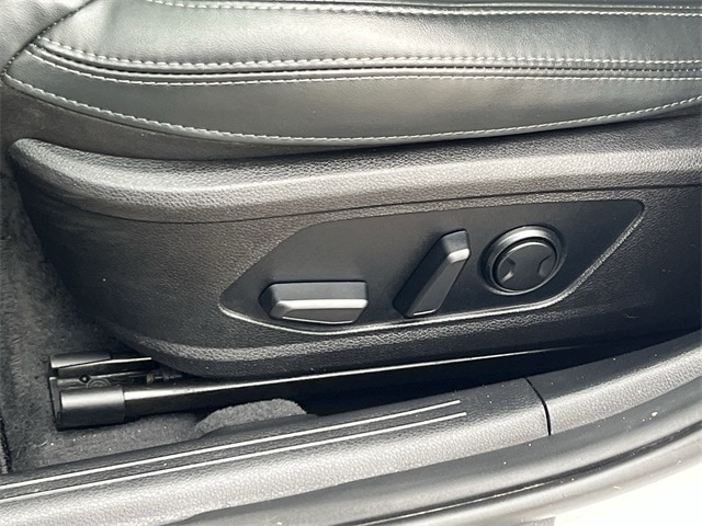 Vehicle image 29 of 34