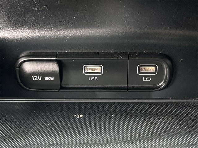 Vehicle image 21 of 34