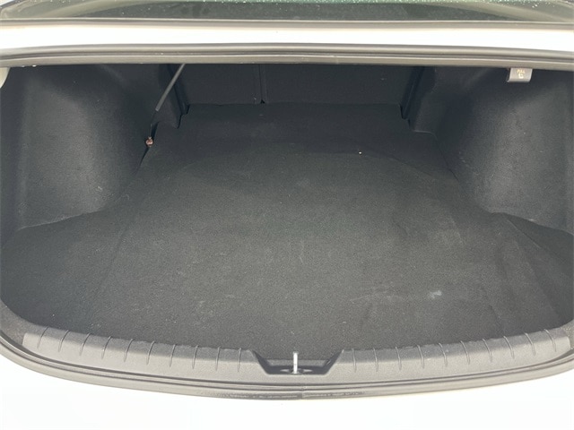 Vehicle image 33 of 34
