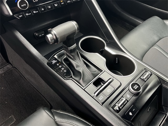 Vehicle image 22 of 34