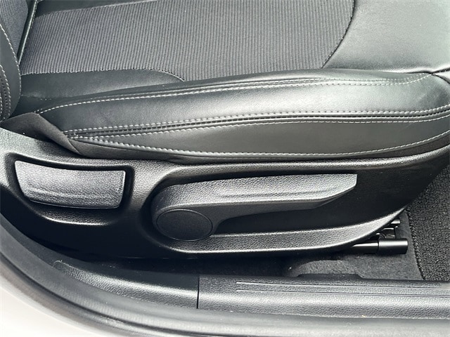Vehicle image 31 of 34